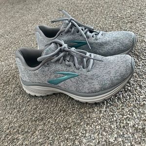 Brooks Anthem sneakers. 6